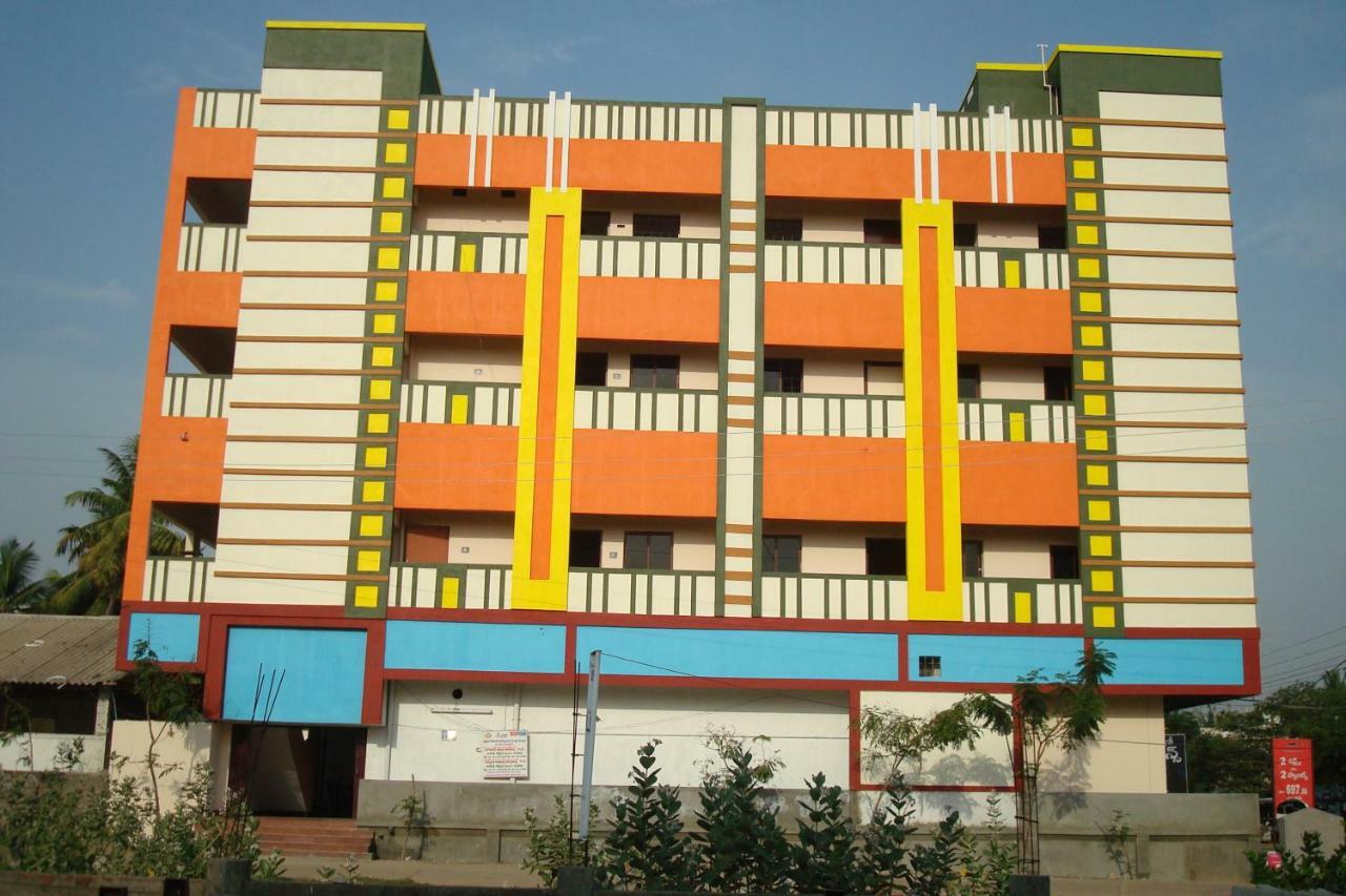 Bhavani Grand Hotel Nidadavole Exterior photo